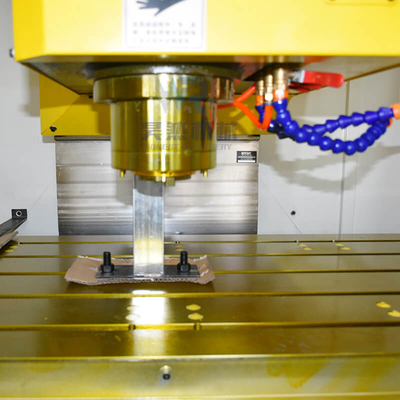 4axis μικρό οριζόντιο CNC επεξεργαμένος στη μηχανή κέντρου κάθετο κέντρο Vmc1370 άλεσης
